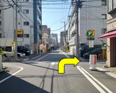 Street with a parking sign, arrow pointing right