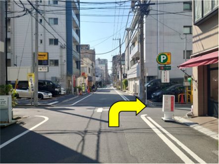 Street with a parking sign, arrow pointing right